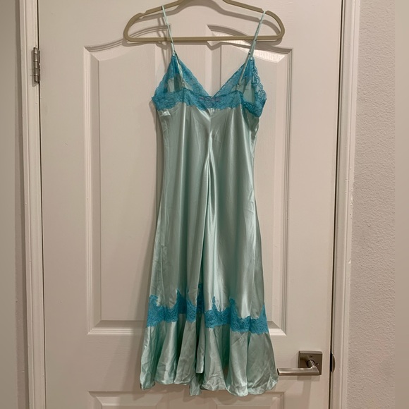 Victoria’s Secret Vintage Slip - Picture 3 of 5